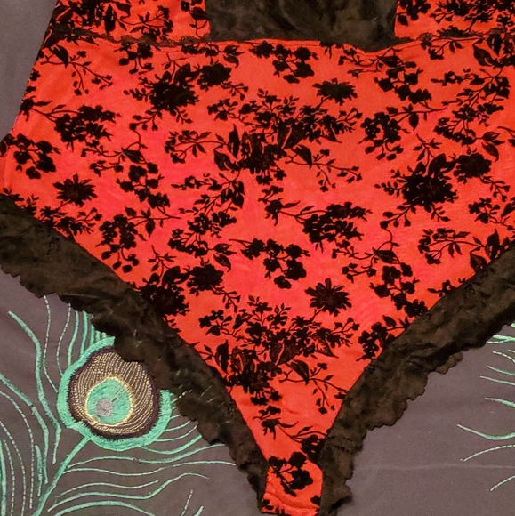 Plus size lace accent teddy - Picture 3 of 8